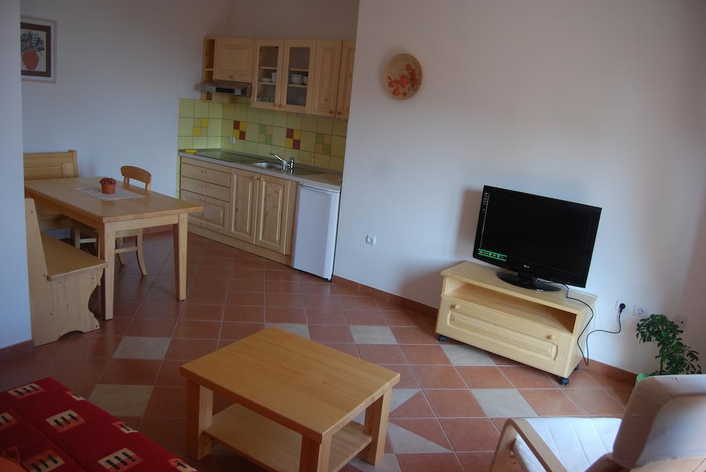 Apartments Organic Tourist Farm Jeglijenk Sentjanz pri Dravogradu Room photo